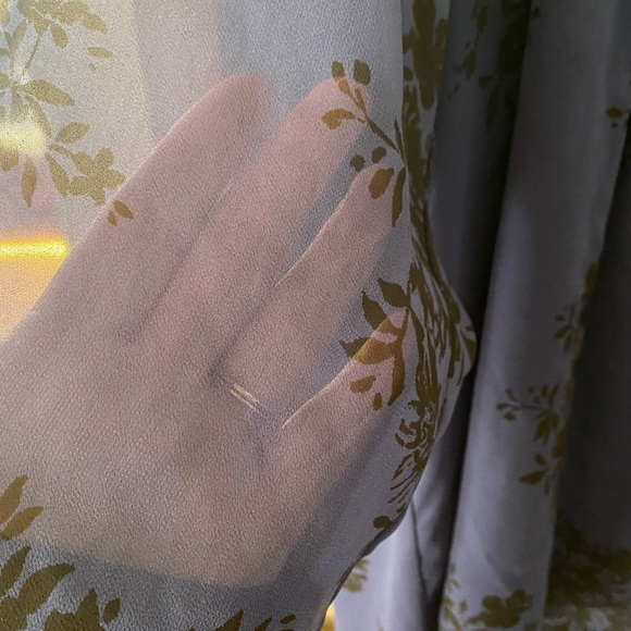 Torrid Blue Floral Sheer Sleeve Top SIZE 4 - Picture 4 of 8